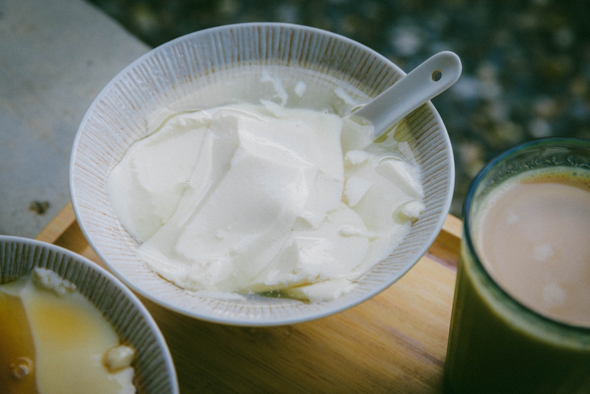 Sarapan sehat bergizi dengan buah-buahan dan sereal